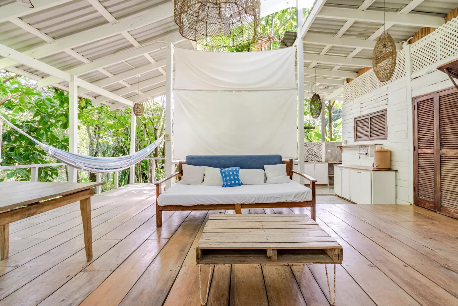 Veranda sofa and hammock — Casa Mapachita